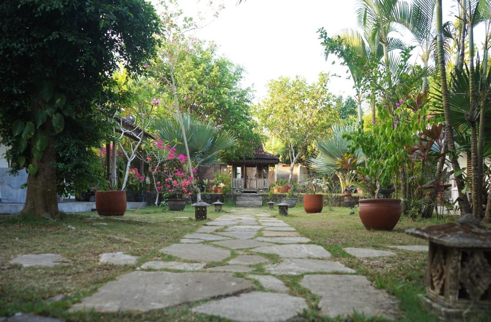 Hotel Blue Garden Yogyakarta à Bangunjiwo Extérieur photo
