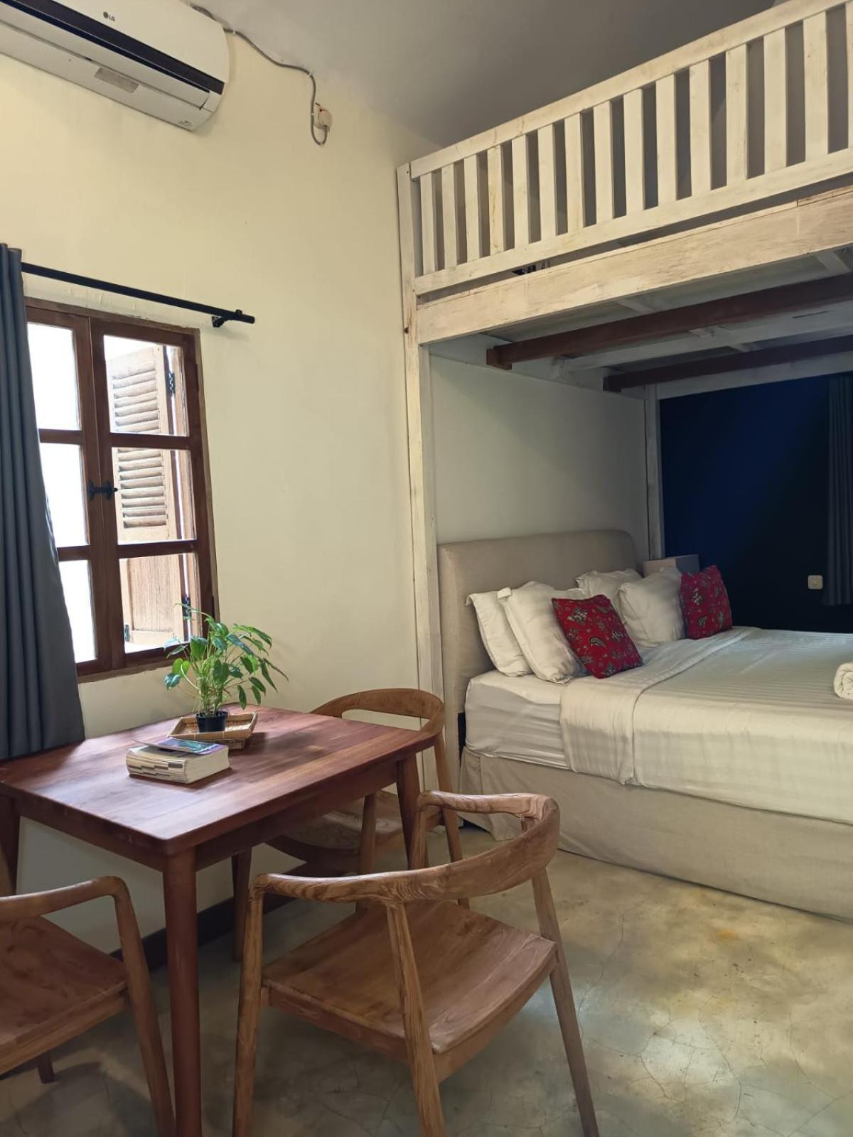 Hotel Blue Garden Yogyakarta à Bangunjiwo Extérieur photo